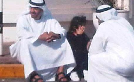 الشيخ محمد بن زايد مع الطفلة