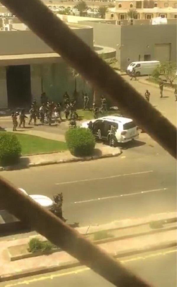 بالفيديو.. لحظة القبض على مهاجم البنك بجازان