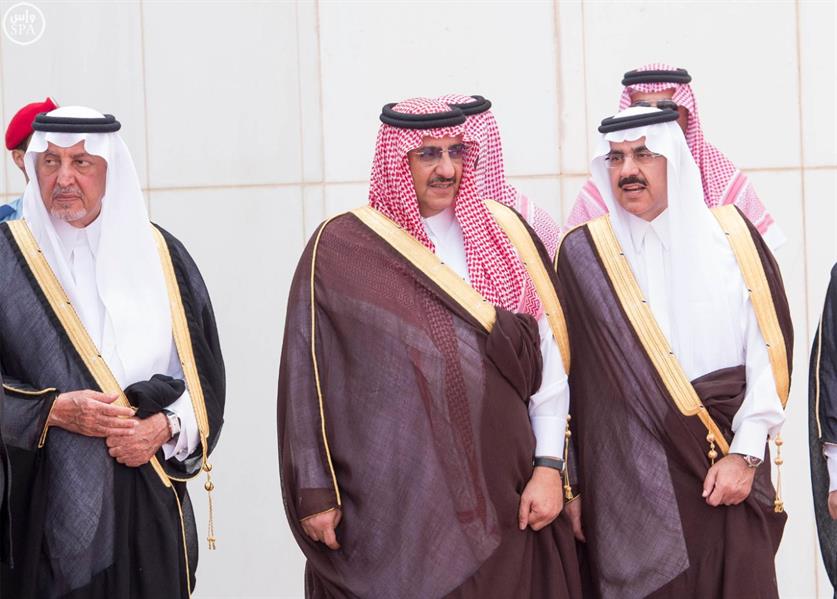 بالصور.. خادم الحرمين يستقبل الرئيس الجابوني ويعقد معه جلسة مباحثات