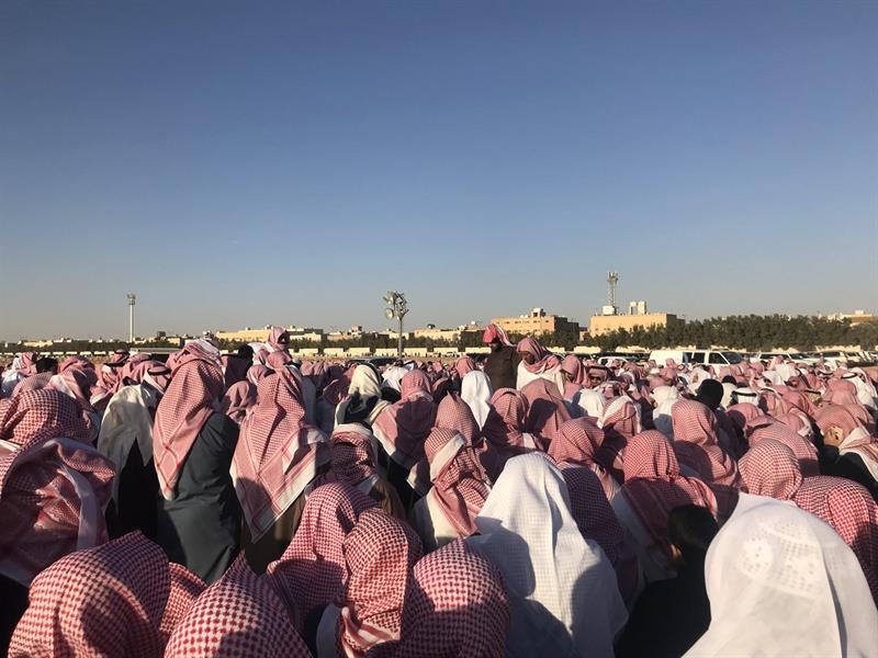 شاهد.. جموع غفيرة تؤدي الصلاة على الداعية التويجري