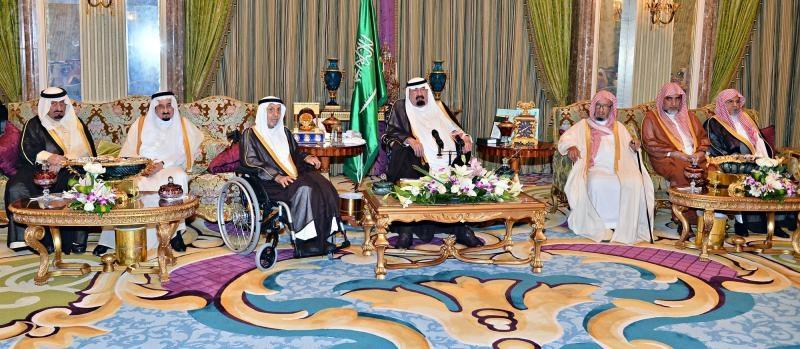 خادم الحرمين الشريفين يستقبل المهنئين بشهر رمضان 