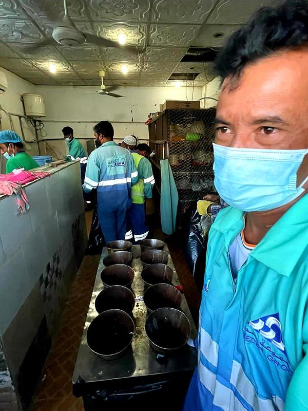 ضبط موقعين مخالفين لذبح الدجاج بشكل عشوائي في جدة