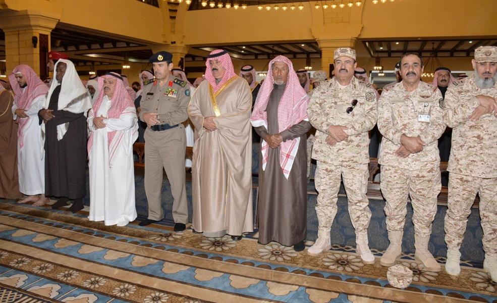 بالصور.. متعب بن عبدالله يعزي أسرة الفقيد الفريق أول محمد العمرو بالصور.. متعب بن عبدالله يعزي أسرة الفقيد الفريق أول محمد العمرو