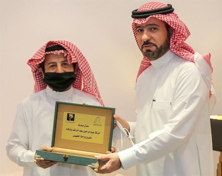 وزير الإسكان يسلم وحدات سكنية وزير الإسكان يسلم وحدات سكنية