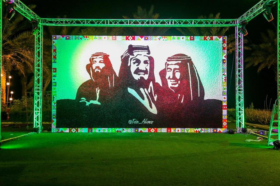 لوحة مرسومة بـ30 ألف وردة