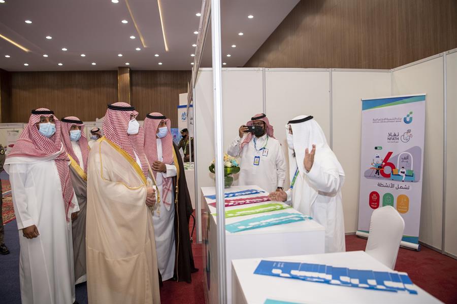  أمير الجوف يفتتح مهرجان أيام العسل بدومة الجندل بمشاركة 140 نحالاً  