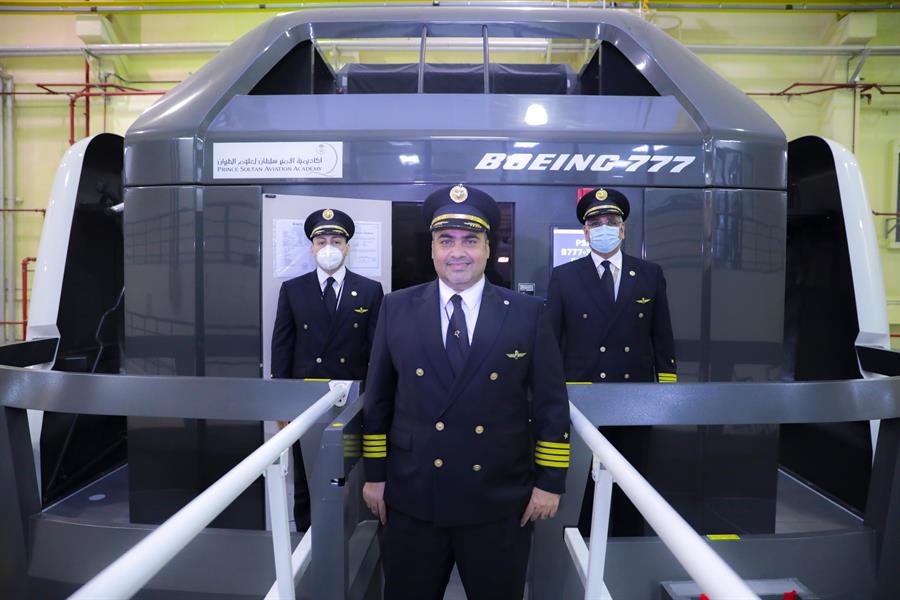 طيارو الخطوط السعودية يستعدون للعرض الجوي الكبير في اليوم الوطني طيارو الخطوط السعودية يستعدون للعرض الجوي الكبير في اليوم الوطني