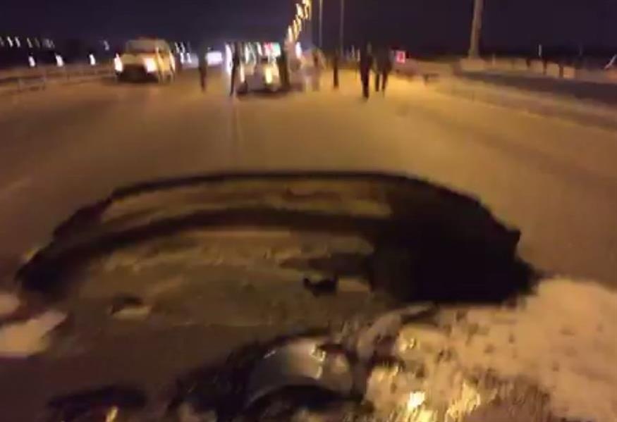  وفاة آسيوي و 4 إصابات وسقوط سيارتين في هبوط أسفلتي لكوبري