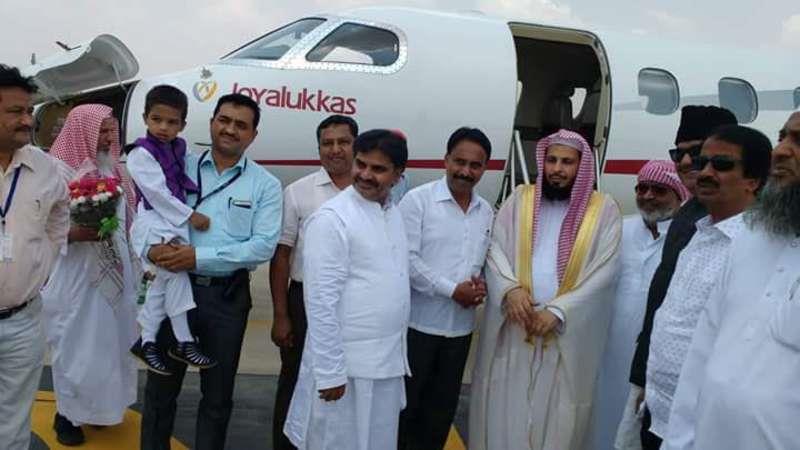 إمام الحرم يلقي خطبة الجمعة أمام نصف مليون مصلٍ بالهند إمام الحرم يلقي خطبة الجمعة أمام نصف مليون مصلٍ بالهند