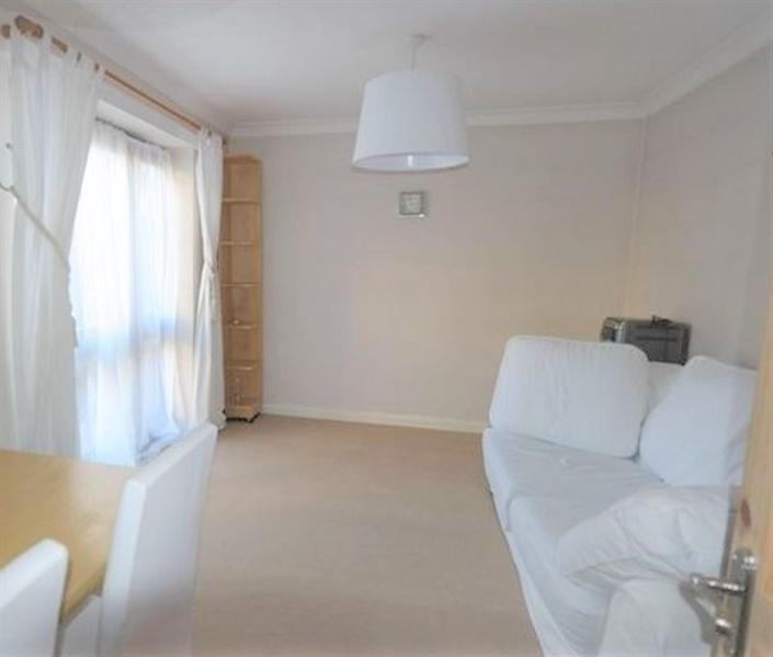 بالصور.. منزل قرب نهر التايمز سيكون من نصيب أحد المحظوظين مقابل جنيهين فقط