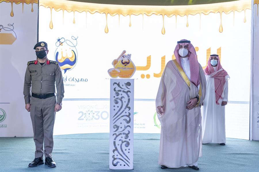  أمير الجوف يفتتح مهرجان أيام العسل بدومة الجندل بمشاركة 140 نحالاً  