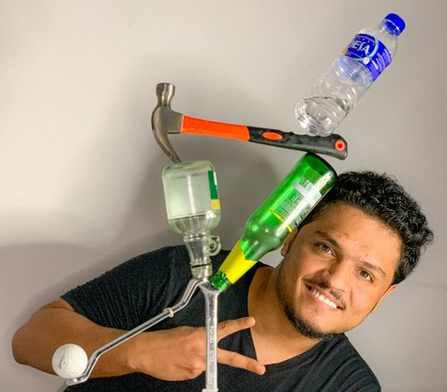 شاهد كيف حصل هذا الشاب اليمني على لقب ملك التوازن من شاهد كيف حصل هذا الشاب اليمني على لقب ملك التوازن من