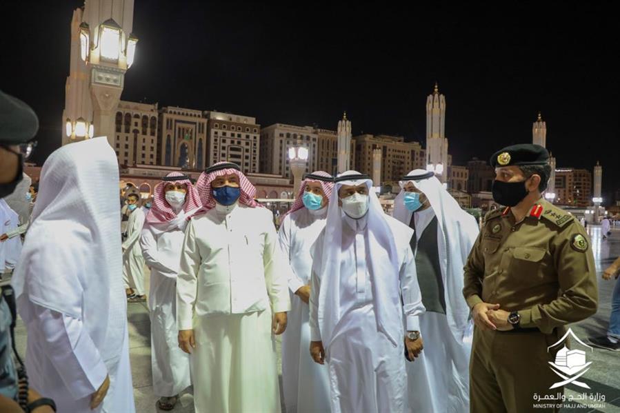 وزير الحج يتفقد الاستعدادات لبدء المرحلة الثانية من عودة العمرة والزيارة (