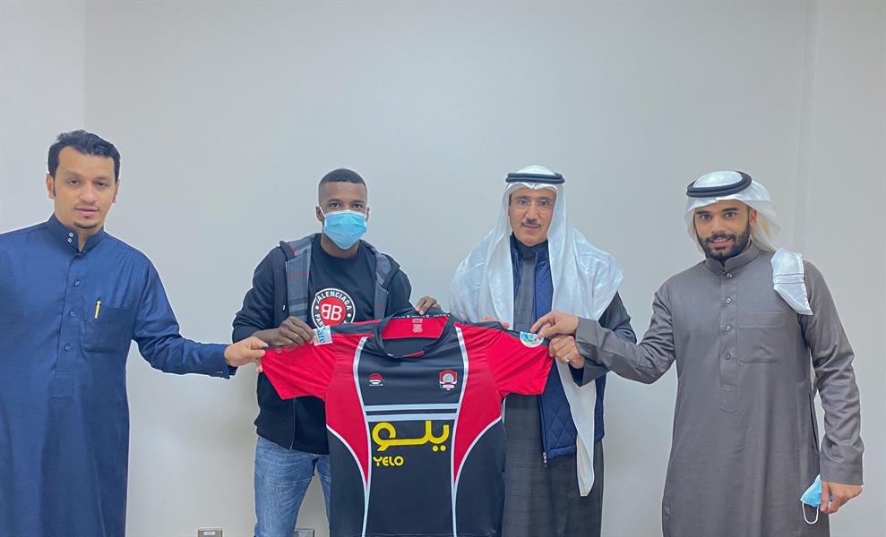 رسميًا.. الرائد يتعاقد مع منصور الحربي