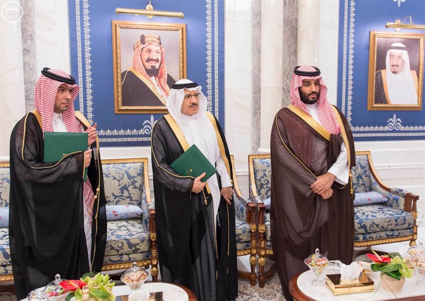  أمام خادم الحرمين الشريفين .. أمير الحدود الشمالية ووزير الإسكان يؤديان القسم