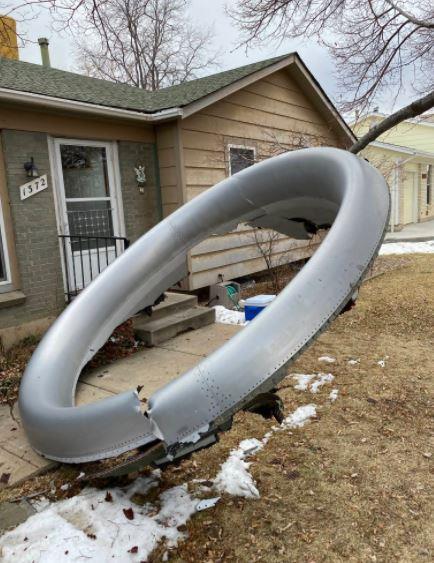 اشتعال محرك طائرة تحمل على متنها 231 راكباً بعد إقلاعها من مطار بأمريكا