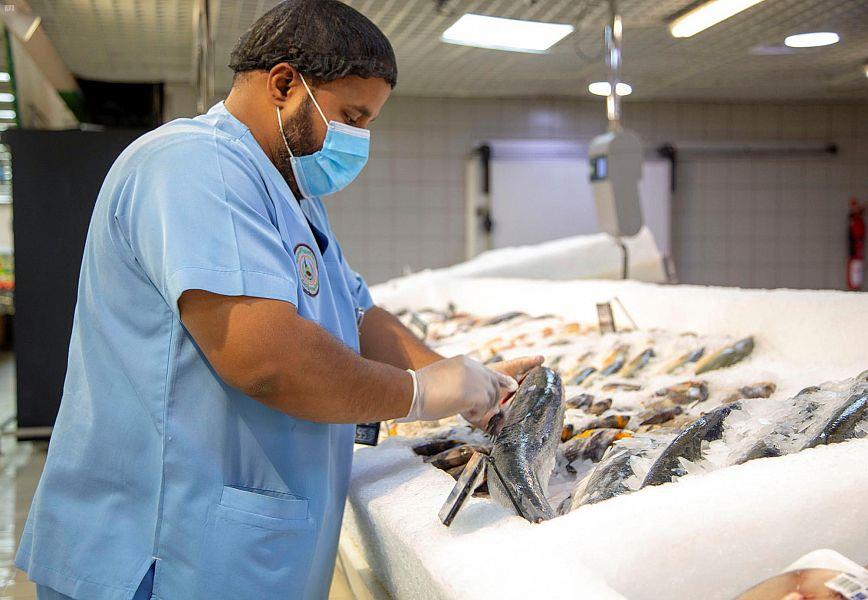 عقوبات بحق 28 منشأة مخالفة للإجراءات الاحترازية بالمدينة المنورة عقوبات بحق 28 منشأة مخالفة للإجراءات الاحترازية بالمدينة المنورة