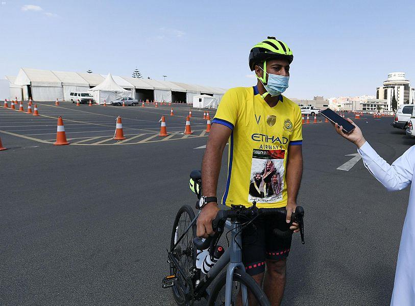 سلمهما علم المملكة لتقديمه لأمير الرياض.. تركي بن طلال يدشن رحلة رحالين سعودي ومغربي إلى العاصمة سلمهما علم المملكة لتقديمه لأمير الرياض.. تركي بن طلال يدشن رحلة رحالين سعودي ومغربي إلى العاصمة