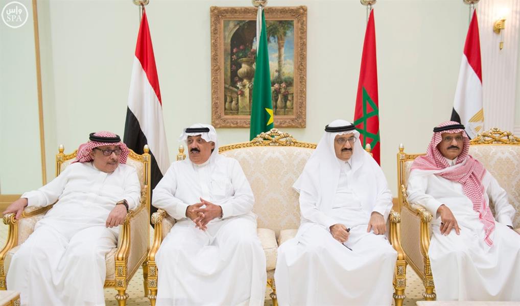 خادم الحرمين يقيم مأدبة غداء في مدينة الملك خالد العسكرية