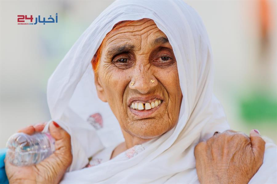 توافد الحجاج إلى مشعر منى لقضاء يوم التروية استعدادا للوقوف بعرفة غدا توافد الحجاج إلى مشعر منى لقضاء يوم التروية استعدادا للوقوف بعرفة غدا