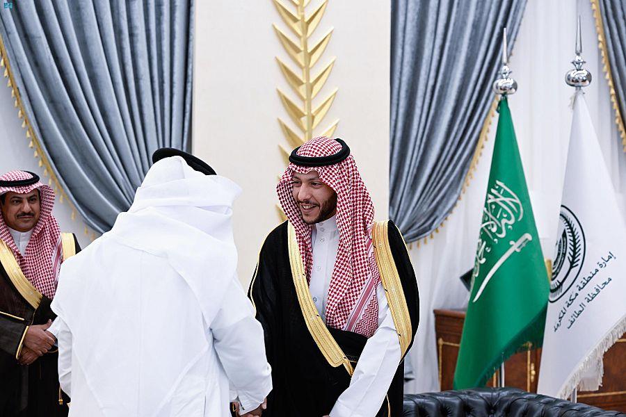 الأمير سعود بن نهار يلتقي منسوبي 