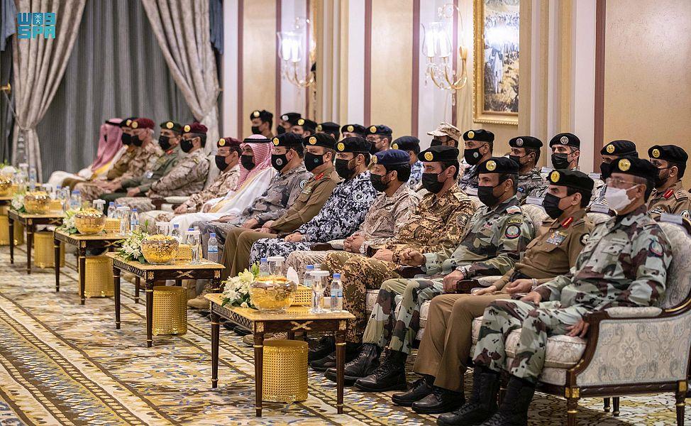 لقاء وزير الداخلية بمديري القطاعات الأمنية لقاء وزير الداخلية بمديري القطاعات الأمنية