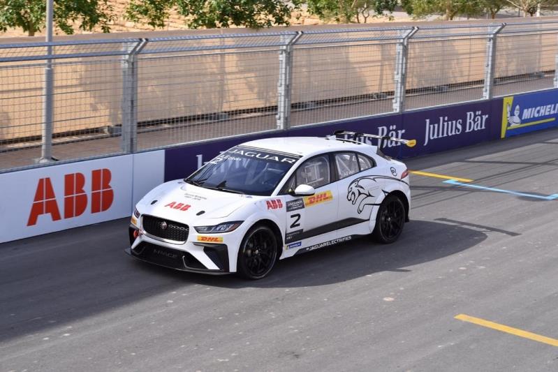 بالصور : ريما الجفالي.. أول سعودية تُشارك بسباق سيارات بالصور : ريما الجفالي.. أول سعودية تُشارك بسباق سيارات