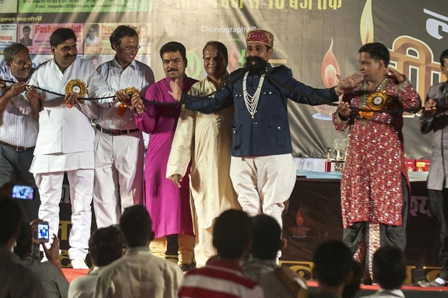 هندي لم يحلق شاربه منذ 32 عاماً