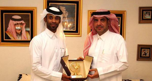 امين نادي لخويا يكرم رئيس الشباب امين نادي لخويا يكرم رئيس الشباب