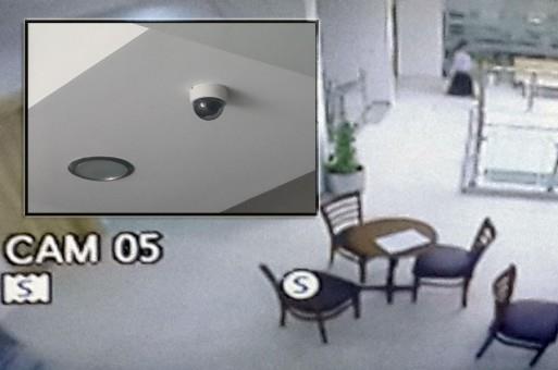 كاميرا مثبتة داخل القسم النسائي في وزارة التجارة