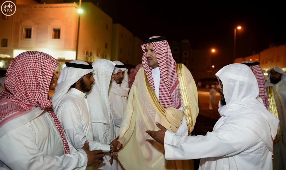 أمير المدينة المنورة ينقل تعازي خام الحرمين الشريفين لأسرة الشيخ محمد أيوب