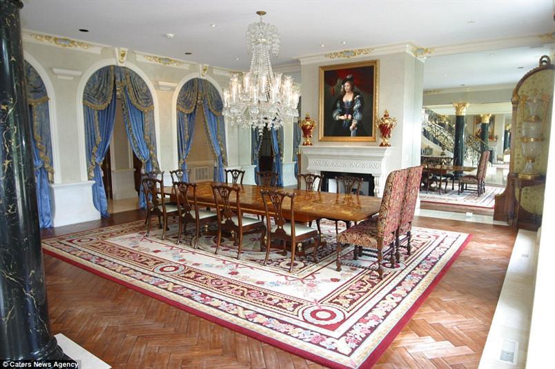 بالصور: عرض قصر فخم على شكل جيتار للبيع في أمريكا بالصور: عرض قصر فخم على شكل جيتار للبيع في أمريكا