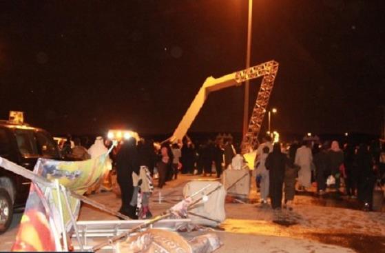 البوابة بعد سقوطها