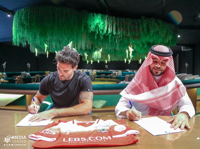 بموسيقى وفيديو درامي طريف.. الوحدة يعلن تمديد عقد مدافعه 