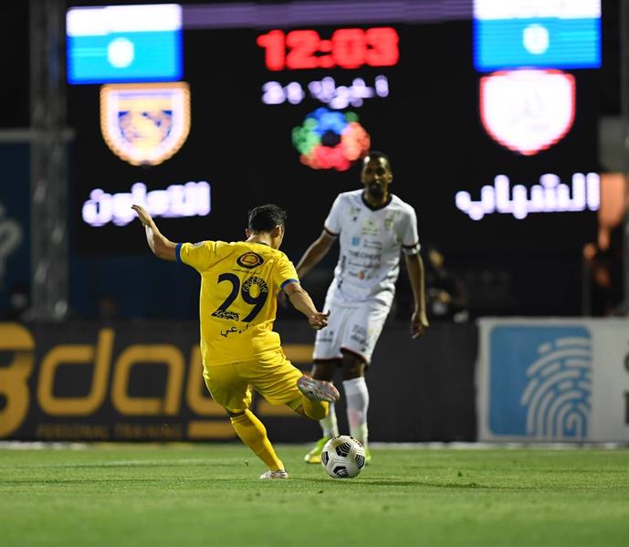 "التعاون" يدخل المربع الذهبي بعرقلة "الشباب" في سباق صدارة الدوري