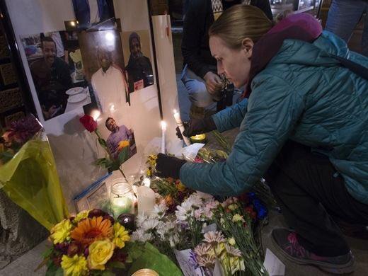 بالصور.. أمريكيون يشاركون في عزاء 