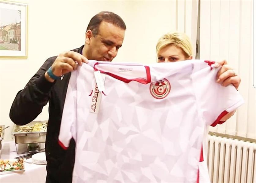 هدية تونسية لرئيسة كرواتيا (صور) هدية تونسية لرئيسة كرواتيا (صور)