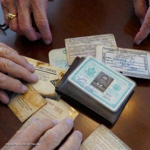 أمريكي يعثر على "محفظته" التي فقدها منذ 53 عامًا في قاع الأرض 