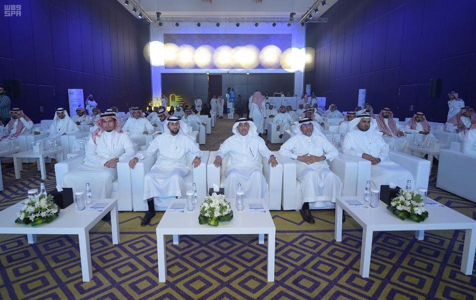 من الاجتماع