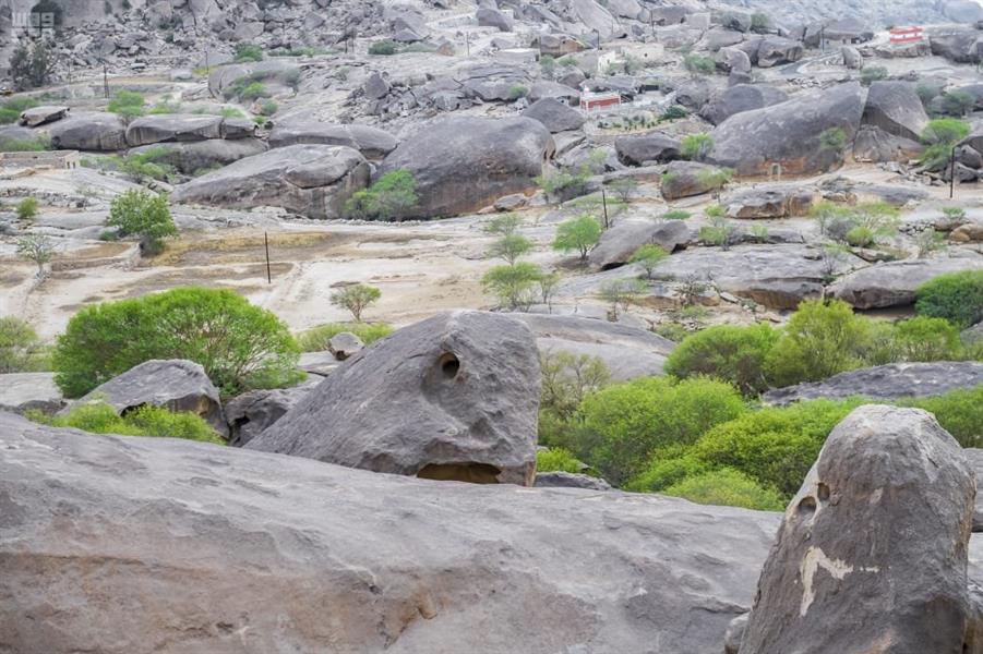 كهوف ومفازات جبل الشدا الأسفل الأثرية بالباحة كهوف ومفازات جبل الشدا الأسفل الأثرية بالباحة