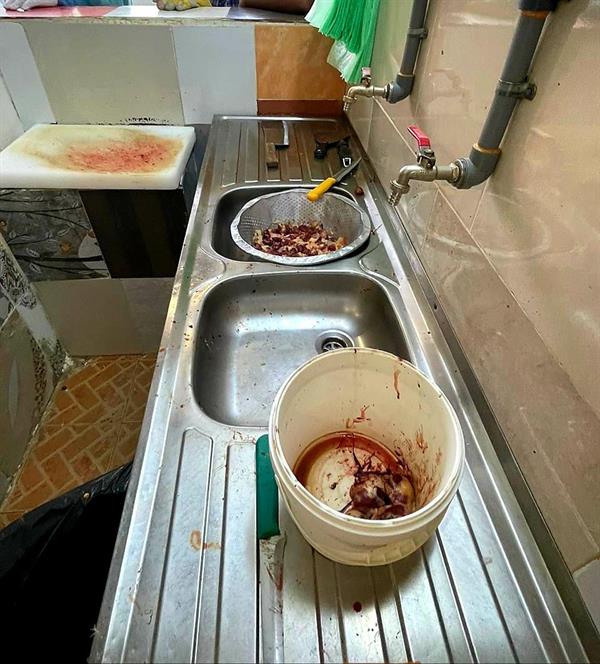 ضبط موقعين مخالفين لذبح الدجاج بشكل عشوائي في جدة