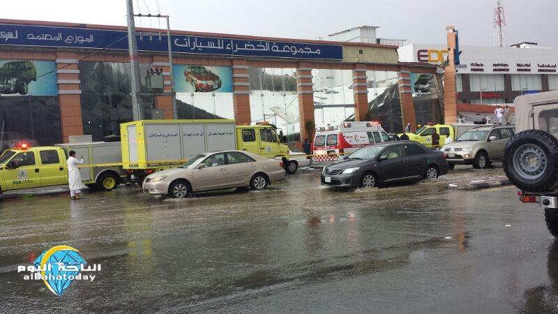  سقوط سقف احدى وكالات السيارات بالباحة 