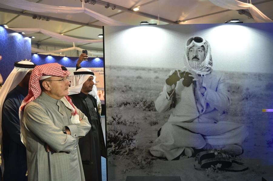 خالد بن عبدالله يزور جناح والده بـ 