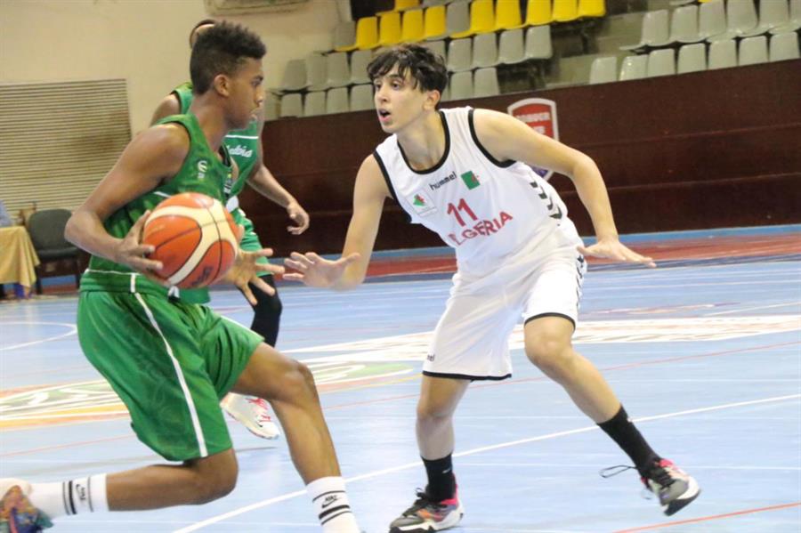 أخضر السلة يُهزم أمام نظيره الجزائري بالبطولة العربية للشباب