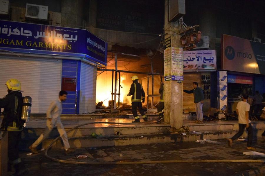 شاهد.. اندلاع حريق كبير في مركز البطحاء التجاري وسط الرياض