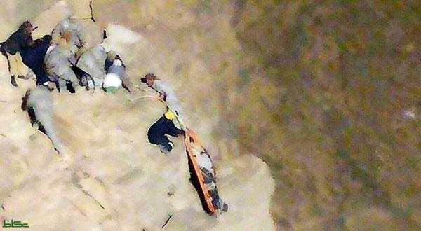 عملية انتشال المتسلل من الحفرة