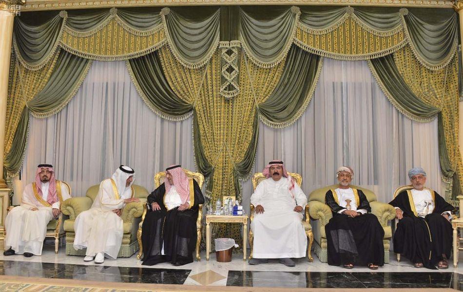 أبناء الأمير مشعل بن عبدالعزيز يستقبلون المعزين من داخل المملكة وخارجها