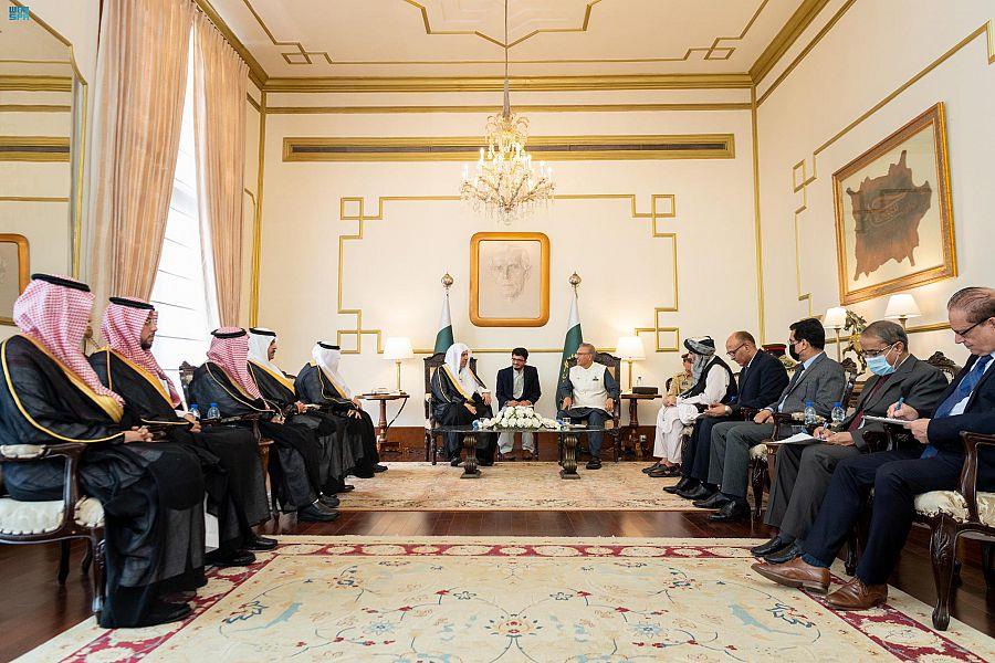 الرئيس الباكستاني يقلِّد أمين رابطة العالم الإسلامي وسام الرئيس الباكستاني يقلِّد أمين رابطة العالم الإسلامي وسام