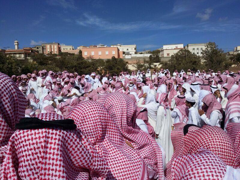  جموع كبيرة تشيّع الداعية الشهراني بأبها
