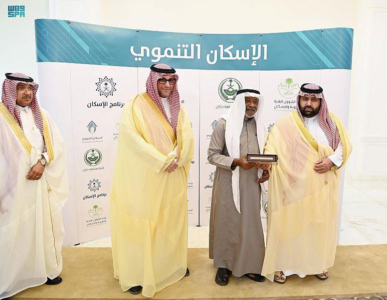 نائب أمير جازان يُسلم 600 وحدة سكنية لمستفيدي الإسكان التنموي 